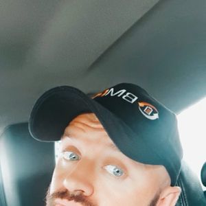 Meet your Posher, Dustin